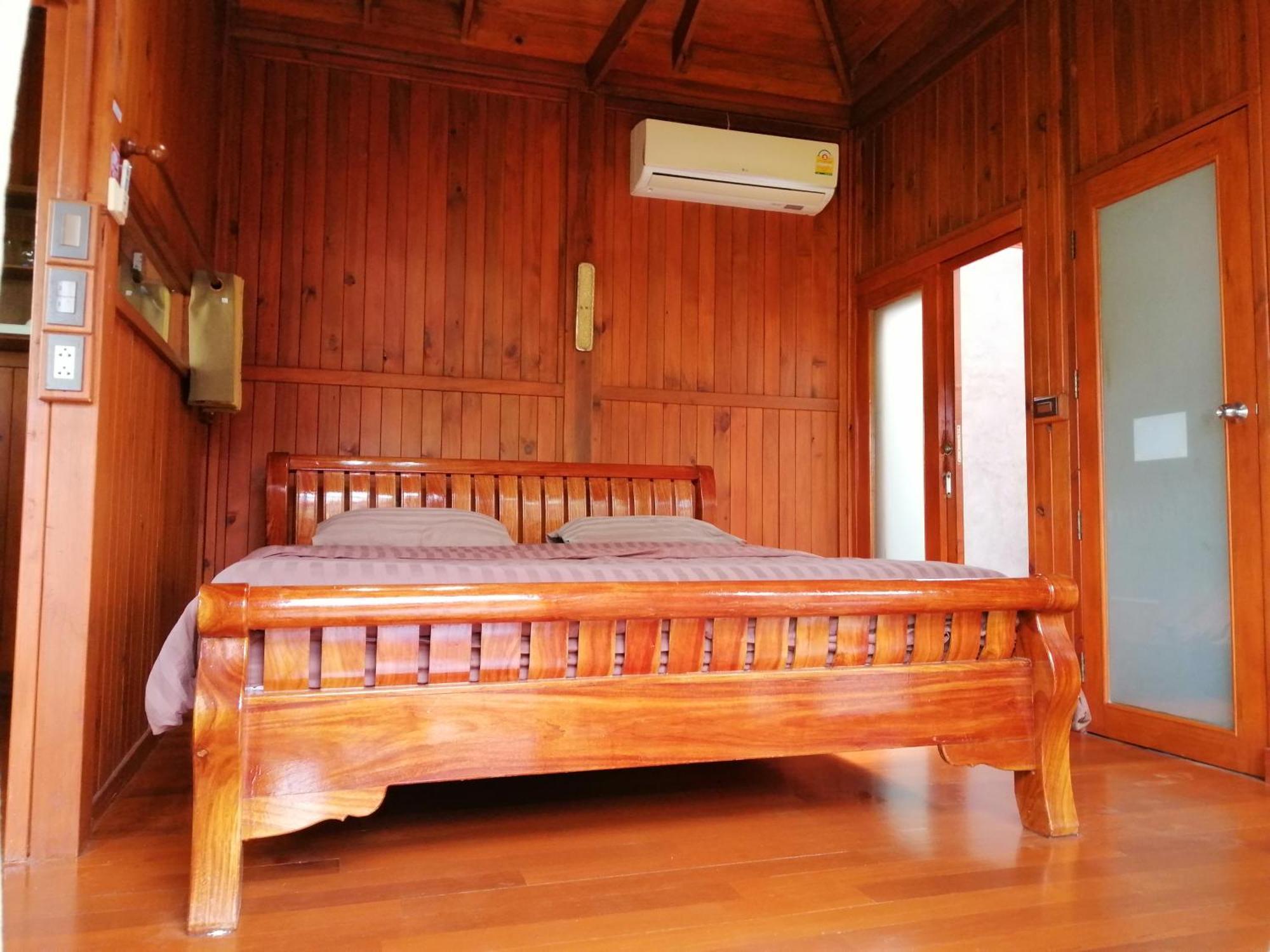 Wood House Pattaya 호텔 외부 사진